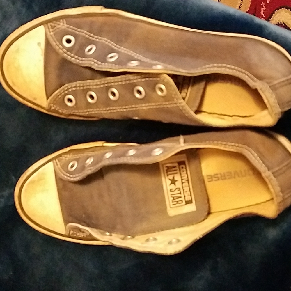 Converse pre-owned youth tennis shoes size 3